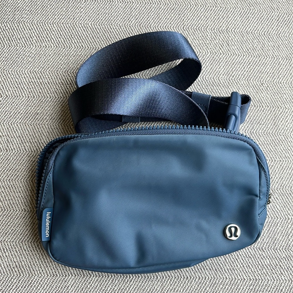 Lululemon Everywhere Belt Bag